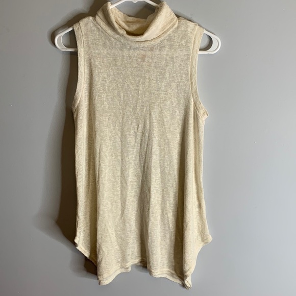 Apt. 9 Sleeveless very soft light fabric turtleneck Size Small, good condition - Picture 1 of 6